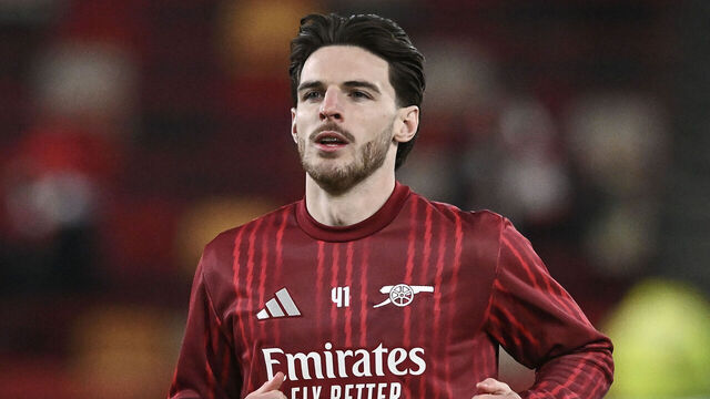 BRENTFORD, ENGLAND - FEBRUARY 12: Declan Rice of Arsenal warms up before the Premier League match between Brentford and Arsenal at Gtech Community Stadium on February 12, 2026 in Brentford, England.