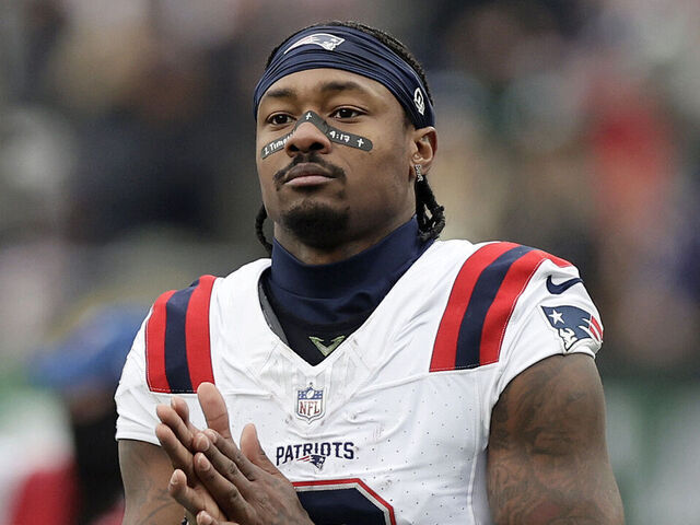 EAST RUTHERFORD, NEW JERSEY - DECEMBER 28: (NEW YORK DAILIES OUT) Stefon Diggs #8 of the New England Patriots in action against the New York Jets at MetLife Stadium on December 28, 2025 in East Rutherford, New Jersey. The Patriots defeated the Jets 42-10.