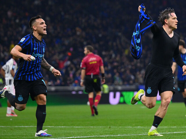 Inter strike late to beat 10-man Juve in frenetic Derby d'Italia |  theScore.com