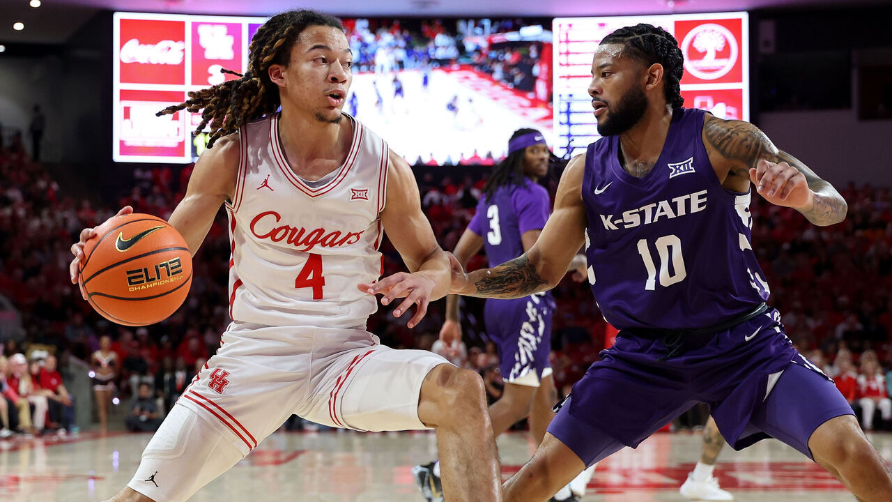 HOUSTON, TEXAS - FEBRUARY 14: Kingston Flemings #4 of the Houston Cougars goes to the basket against David Castillo #10 of the Kansas State Wildcats in the first half at Fertitta Center on February 14, 2026 in Houston, Texas.