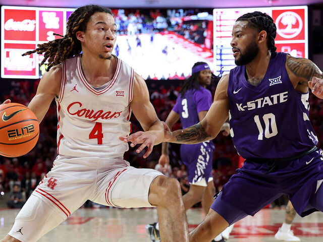 HOUSTON, TEXAS - FEBRUARY 14: Kingston Flemings #4 of the Houston Cougars goes to the basket against David Castillo #10 of the Kansas State Wildcats in the first half at Fertitta Center on February 14, 2026 in Houston, Texas.