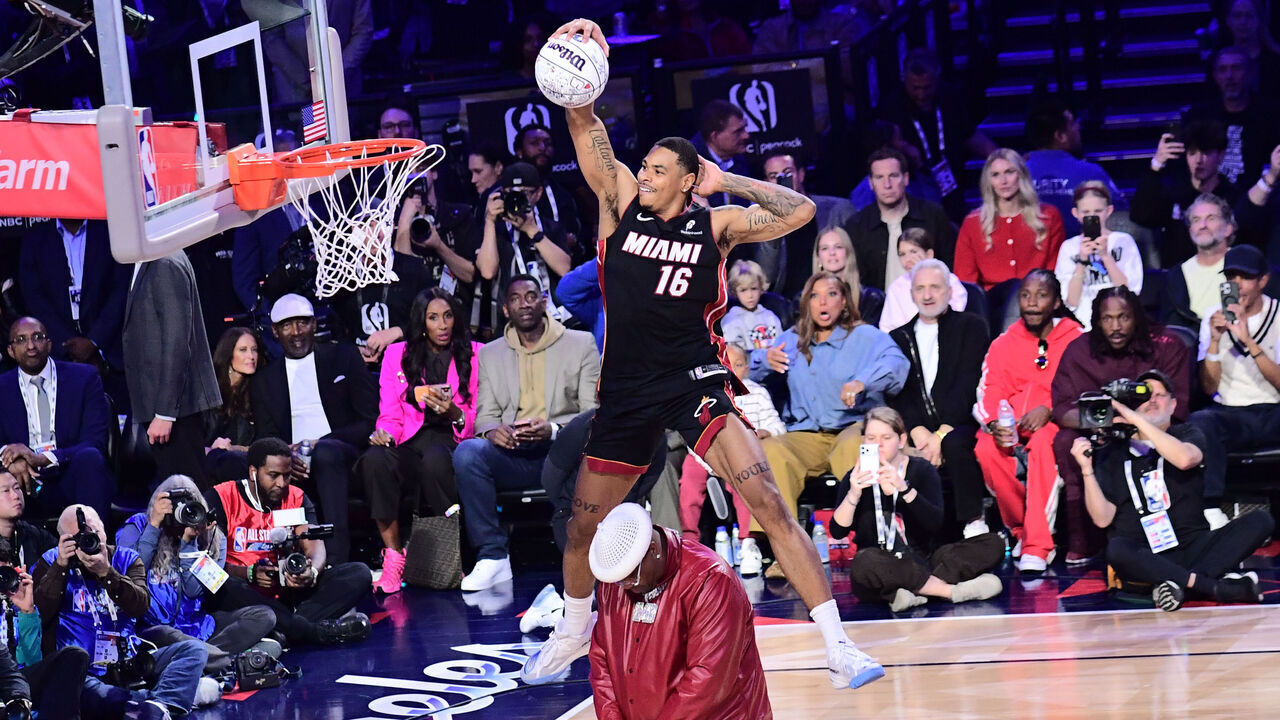 LOS ANGELES, CA - FEBRUARY 14: Keshad Johnson #16 of the Miami Heat dunks the ball during the AT&T Slam Dunk Contest as part of the 2026 NBA All-Star Weekend on February 14, 2026 at Intuit Dome in Inglewood, California. NOTE TO USER: User expressly acknowledges and agrees that, by downloading and/or using this Photograph, user is consenting to the terms and conditions of the Getty Images License Agreement. Mandatory Copyright Notice: Copyright 2026 NBAE