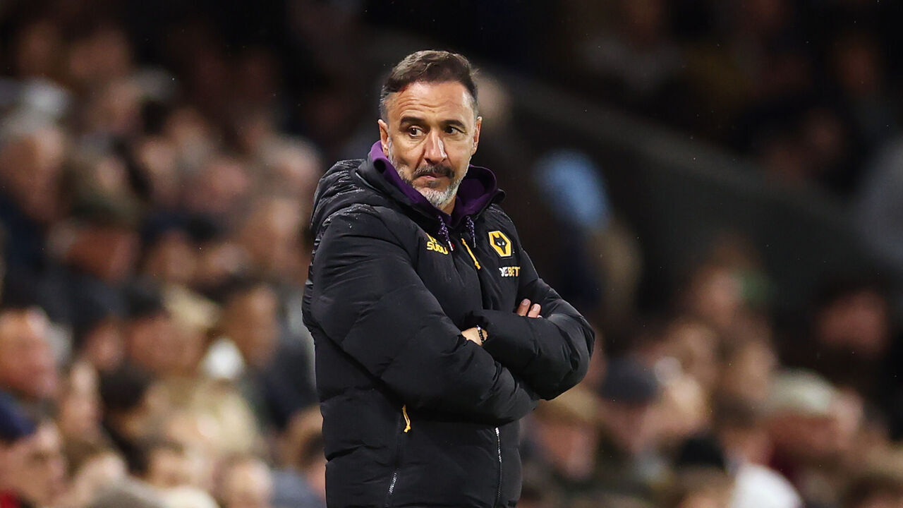 LONDON, ENGLAND - NOVEMBER 01: Vitor Pereira, Manager of Wolverhampton Wanderers, reacts on the touchline during the Premier League match between Fulham and Wolverhampton Wanderers at Craven Cottage on November 01, 2025 in London, England.