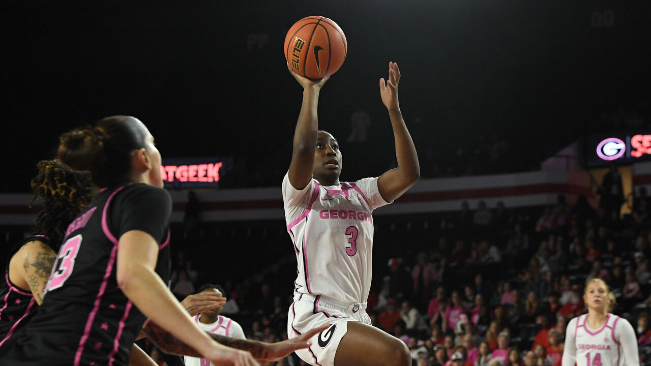 ATHENS, GA - FEBRUARY 15: Guard Dani Carnegie #3 of the Georgia Bulldogs shoots the ball during the college basketball game between the Vanderbilt Commodores and the Georgia Bulldogs on February 15, 2026, at Stegeman Coliseum in Athens, GA.