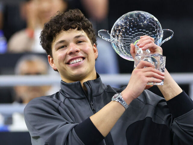 Shelton beats Fritz to win Dallas Open in meeting of top Americans | theScore.com