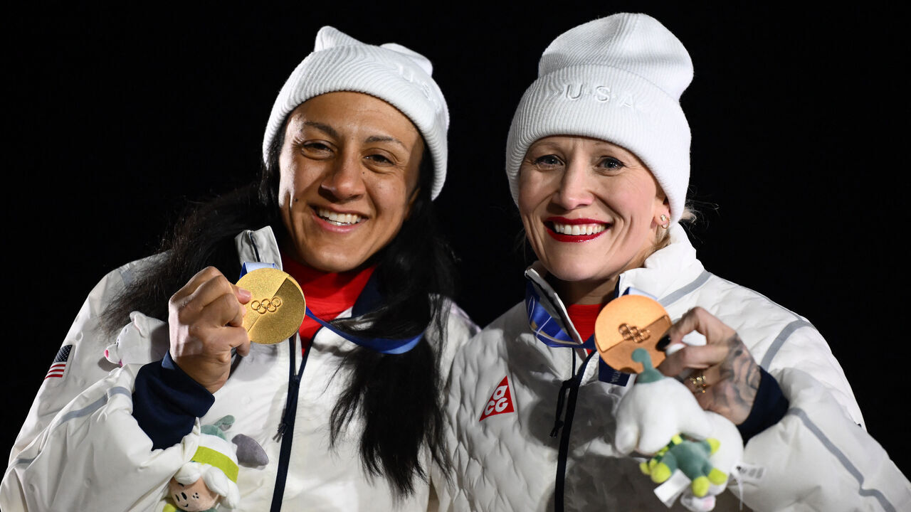 Gold medallist USA's Elana Meyers Taylor and bronze medallist USA's Kaillie Armbruster Humphries pose on the podium of the bobsleigh women's monobob at Cortina Sliding Centre during the Milano Cortina 2026 Winter Olympic Games in Cortina d'Ampezzo on February 16, 2026.