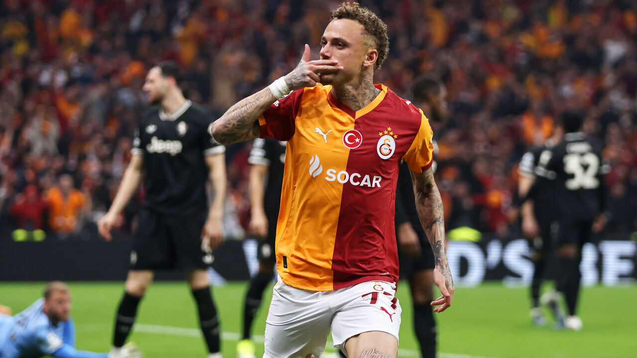 ISTANBUL, TURKEY - FEBRUARY 17: Noa Lang of Galatasaray A.S. celebrates scoring his team's second goal during the UEFA Champions League 2025/26 League Knockout Play-off First Leg match between Galatasaray A.S. and Juventus at Ali Sami Yen Spor Kompleksi on February 17, 2026 in Istanbul, Turkey.