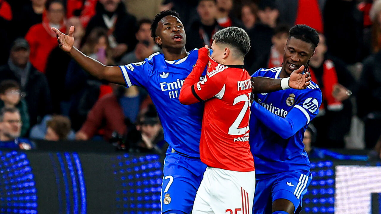 LISBON, PORTUGAL - FEBRUARY 17: Vinícius Júnior of Real Madrid CF and Gianluca Prestianni of SL Benfica argue during the UEFA Champions League 2025/26 League Knockout Play-off First Leg match between SL Benfica and Real Madrid C.F. at Estadio do SL Benfica on February 17, 2026 in Lisbon, Portugal.