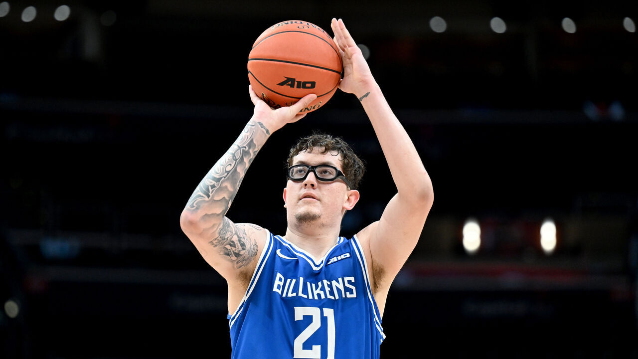 WASHINGTON, DC - MARCH 14: Robbie Avila #21 of the Saint Louis Billikens shoots a free throw against the Loyola Ramblers during the quarterfinal round of the A10 basketball tournament at Capital One Arena on March 14, 2025 in Washington, DC.