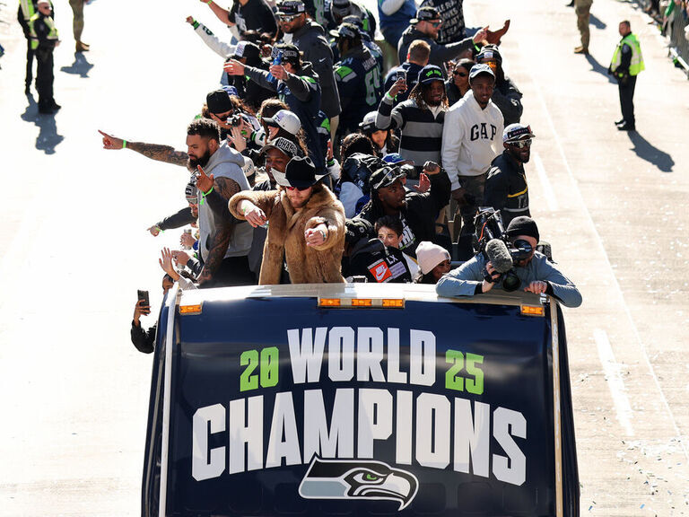 Crosby leaves win over Czechia with injury