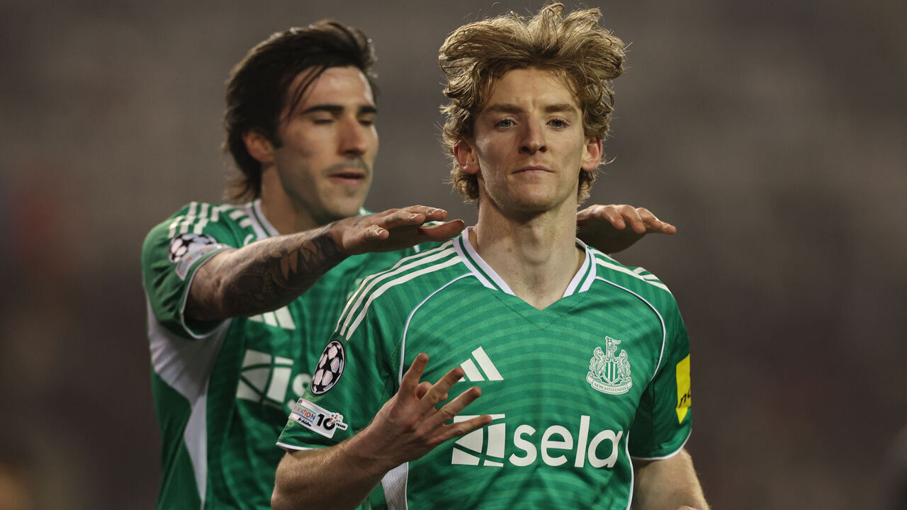 Newcastle United's English midfielder #10 Anthony Gordon celebrates scoring the team's fifth goal from the penalty spot during the UEFA Champions League knockout phase play-off first leg football match between Qarabag and Newcastle at the Tofiq Bahramov Republican Stadium in Baku on February 18, 2026.