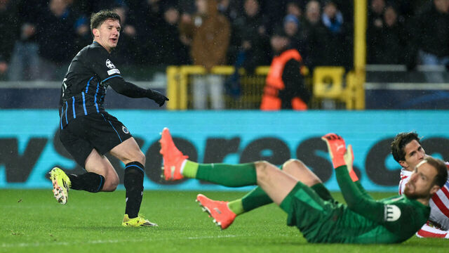 Club Brugge's Greek forward #08 Christos Tzolis (L) scores his team's third goal during the UEFA Champions League knockout round play-off first leg football match between Club Brugge and Atletico Madrid at the Jan Breydel Stadium in Brugge on February 18, 2026.