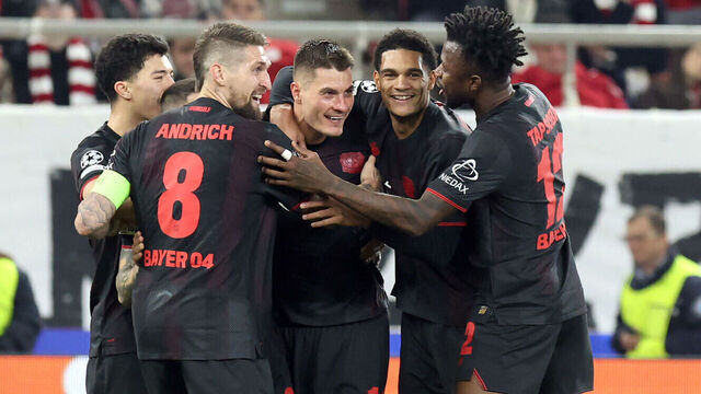 18 February 2026, Greece, Piräus: Soccer: Champions League, Olympiakos Piraeus - Bayer Leverkusen, knockout round, first leg, Georgios Karaiskakis Stadium. Patrik Schick (M, Bayer Leverkusen) celebrates his goal. Photo: Yorgos Karahalis/dpa