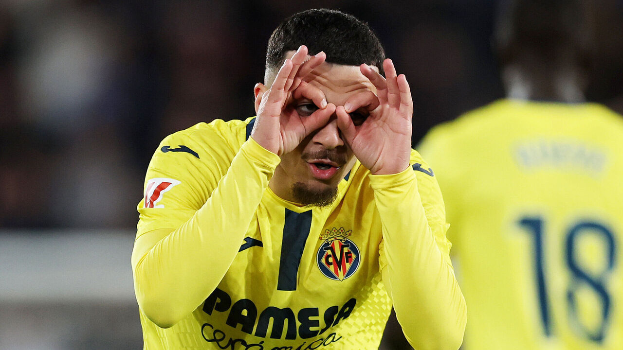 VALENCIA, SPAIN - FEBRUARY 18: Georges Mikautadze of Villarreal CF celebrates scoring his team's first goal during the LaLiga EA Sports match between Levante UD and Villarreal CF at Ciutat de Valencia on February 18, 2026 in Valencia, Spain.