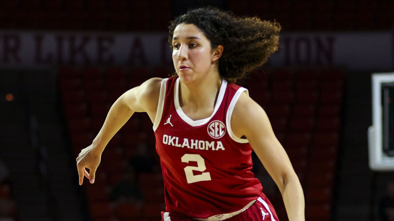 NORMAN, OK - FEBRUARY 12: Oklahoma Sooner guard Aaliyah Chavez (2) drives the ball up the floor during the SEC women's college basketball game between the Oklahoma Sooners and the Florida Gators on February 12, 2026 at Lloyd Noble Center in Norman OK.