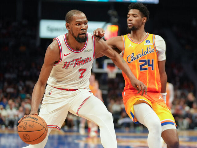 CHARLOTTE, NC - FEBRUARY 19: Kevin Durant #7 of the Houston Rockets drives to the basket during the game against the Charlotte Hornets on February 19, 2026 at Spectrum Center in Charlotte, North Carolina. Mandatory Copyright Notice: Copyright 2026 NBAE