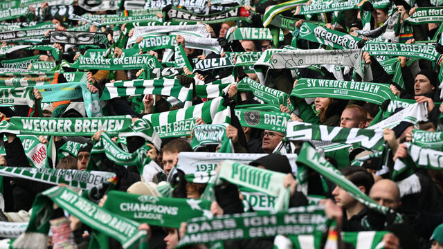 14 February 2026, Bremen: Soccer: Bundesliga, Werder Bremen - Bayern Munich, Matchday 22, Weser Stadium. Werder fans show their scarves. Photo: Carmen Jaspersen/dpa - IMPORTANT NOTE: In accordance with the regulations of the DFL German Football League and the DFB German Football Association, it is prohibited to utilize or have utilized photographs taken in the stadium and/or of the match in the form of sequential images and/or video-like photo series.