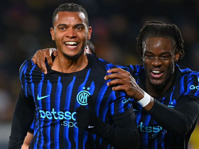 LECCE, ITALY - FEBRUARY 21: Manuel Akanji of FC Internazionale celebrates with Yann Bisseck after scoring the goal during the Serie A match between US Lecce and FC Internazionale at Stadio Via del Mare on February 21, 2026 in Lecce, Italy.