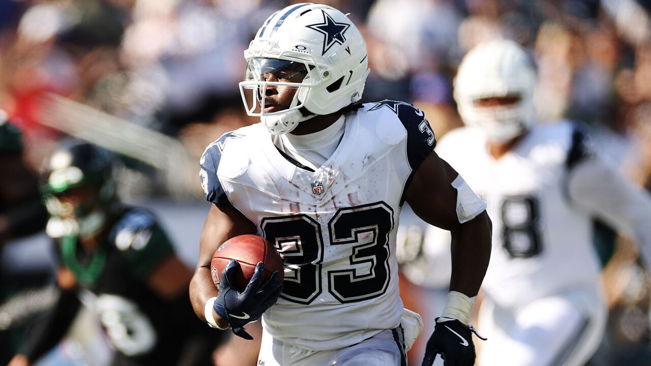 EAST RUTHERFORD, NEW JERSEY - OCTOBER 05: Javonte Williams #33 of the Dallas Cowboys in action during the NFL 2025 game against the New York Jets at MetLife Stadium on October 05, 2025 in East Rutherford, New Jersey.