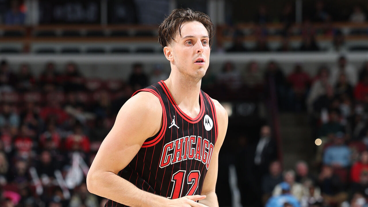 CHICAGO, IL - DECEMBER 27: Zach Collins #12 of the Chicago Bulls dribbles the ball during the game against the Milwaukee Bucks on December 27, 2025 at United Center in Chicago, Illinois. Mandatory Copyright Notice: Copyright 2025 NBAE