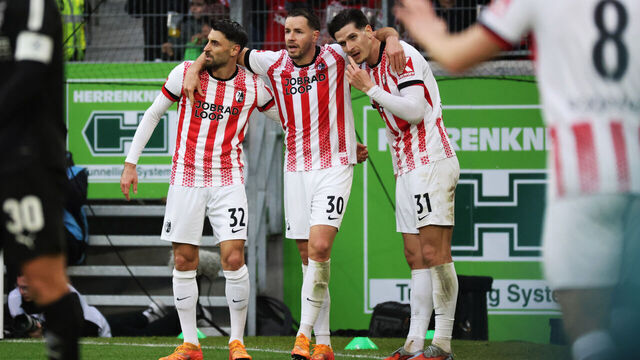 22 February 2026, Baden-Württemberg, Freiburg im Breisgau: Soccer: Bundesliga, SC Freiburg - Bor. Mönchengladbach, Matchday 23, Europa-Park Stadion: Vincenzo Grifo (l-r, SC Freiburg), Christian Günter (SC Freiburg), Igor Matanovi (SC Freiburg) celebrate after the 2:0. Photo: Philipp von Ditfurth/dpa - IMPORTANT NOTE: In accordance with the regulations of the DFL German Football League and the DFB German Football Association, it is prohibited to utilize or have utilized photographs taken in the stadium and/or of the match in the form of sequential images and/or video-like photo series.