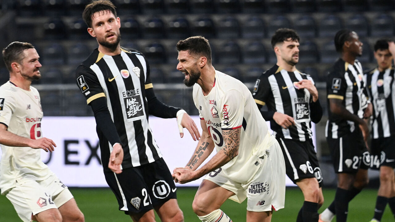 Lille's French forward #09 Olivier Giroud (C) celebrates scoring his team's first goal from the penalty spot during the French L1 football match between SCO Angers and Lille LOSC at the Raymond-Kopa Stadium in Angers, western France, on February 22, 2026.