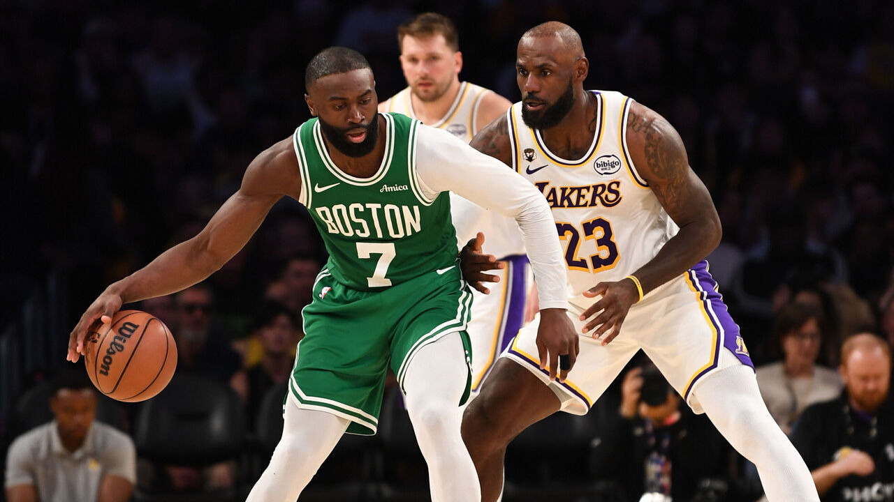 LOS ANGELES, CA - FEBRUARY 22: Jaylen Brown #7 of the Boston Celtics drives to the basket during the game against the Los Angeles Lakers on February 22, 2026 at Crypto.Com Arena in Los Angeles, California. NOTE TO USER: User expressly acknowledges and agrees that, by downloading and/or using this Photograph, user is consenting to the terms and conditions of the Getty Images License Agreement. Mandatory Copyright Notice: Copyright 2026 NBAE