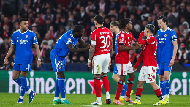 LISBON, PORTUGAL - 2026/02/17: Discussion between players (L to R), Kylian Mbappe of Real Madrid CF, Antonio Rudiger of Real Madrid CF, Nicolas Otamendi of SL Benfica, Leandro Barreiro of SL Benfica, Gianluca Prestianni of SL Benfica and Alvaro Carreras of Real Madrid CF during the UEFA Champions League 2025/26 Play-offs First Leg match between SL Benfica and Real Madrid CF at Estadio da Luz. Final score: SL Benfica 0 - 1 Real Madrid FC.
