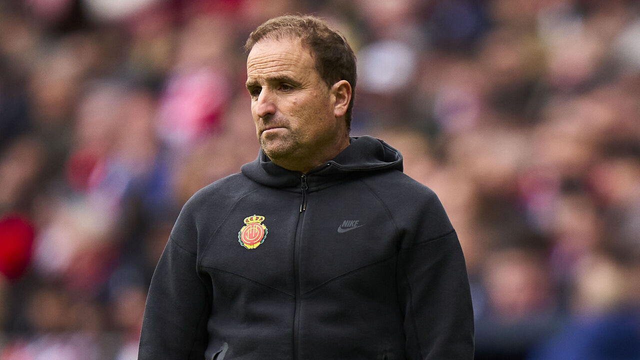 MADRID, SPAIN - JANUARY 25: Jagoba Arrasate head coach of RCD Mallorca looks on during the LaLiga EA Sports match between Atletico de Madrid and RCD Mallorca at Riyadh Air Metropolitano on January 25, 2026 in Madrid, Spain.