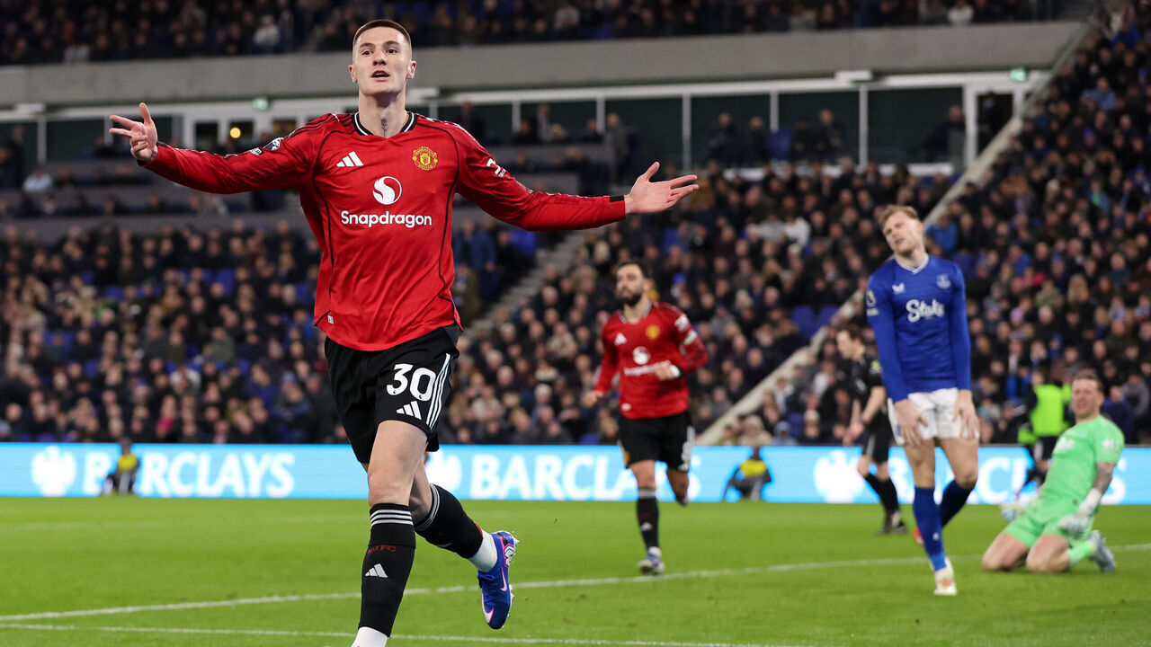 LIVERPOOL, ENGLAND - FEBRUARY 23: Benjamin Sesko of Manchester United celebrates their goal to make it 0-1 during the Premier League match between Everton and Manchester United at Hill Dickinson Stadium on February 23, 2026 in Liverpool, England.