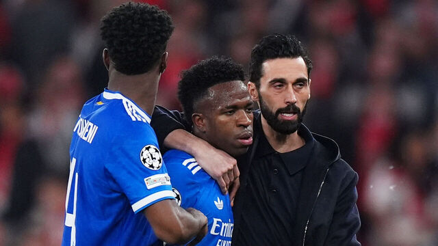 LISBON, PORTUGAL - FEBRUARY 17: Vinicius Junior reacts with Alvaro Arbeloa, Head Coach of Real Madrid, during the UEFA Champions League 2025/26 League Knockout Play-off First Leg match between SL Benfica and Real Madrid C.F. at Estadio do SL Benfica on February 17, 2026 in Lisbon, Portugal.