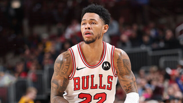 CHICAGO, IL - FEBRUARY 19: Anfernee Simons #22 of the Chicago Bulls shoots a three point basket during the game against the Toronto Raptors on February 19, 2026 at United Center in Chicago, Illinois. Mandatory Copyright Notice: Copyright 2026 NBAE
