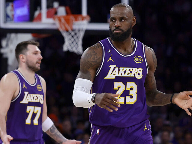 lakers standing before lebron james injury