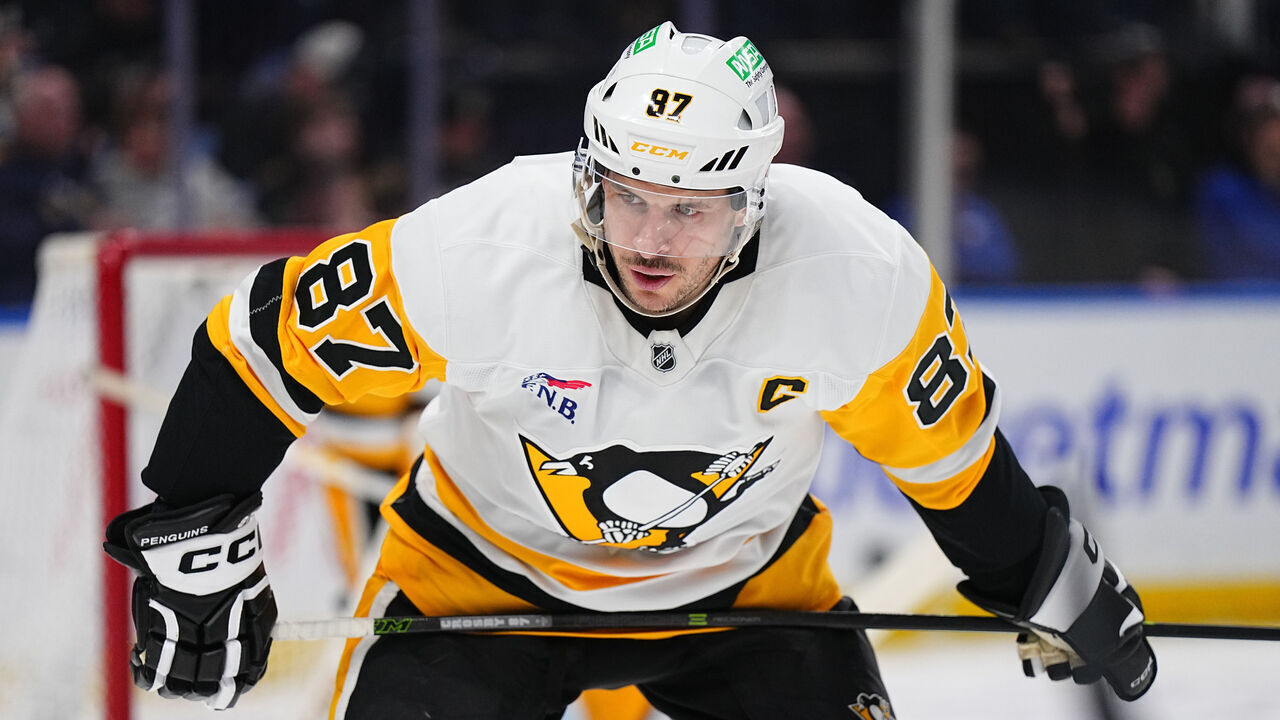 BUFFALO, NEW YORK - FEBRUARY 05: Sidney Crosby #87 of the Pittsburgh Penguins prepares for a faceoff against the Buffalo Sabres during the third period of an NHL game on February 05, 2026 at KeyBank Center in Buffalo, New York.