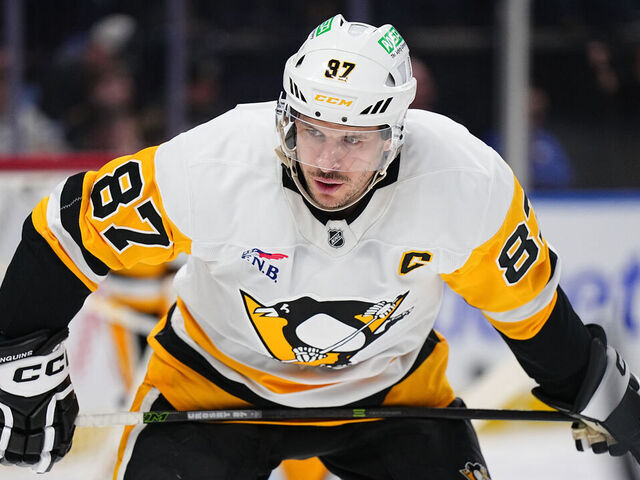 BUFFALO, NEW YORK - FEBRUARY 05: Sidney Crosby #87 of the Pittsburgh Penguins prepares for a faceoff against the Buffalo Sabres during the third period of an NHL game on February 05, 2026 at KeyBank Center in Buffalo, New York.