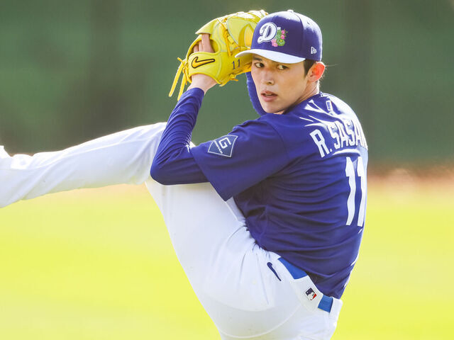 Sasaki gives up 3 runs over 1 1/3 innings during spring deb…