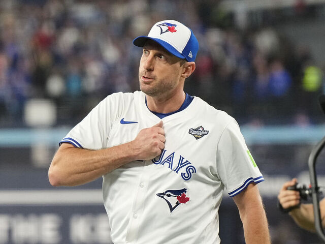 Baseball: World Series: Toronto Blue Jays Max Scherzer (31) in action, walks to the dugout after being relieved vs Los Angeles Dodgers at Rogers Centre. Game 7. Toronto, Canada 11/1/2025CREDIT: Erick W. Rasco