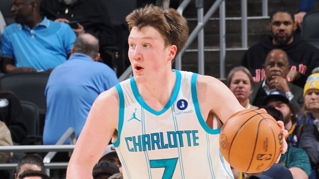 INDIANAPOLIS, IN - FEBRUARY 26: Kon Knueppel #7 of the Charlotte Hornets dribbles the ball during the game against the Indiana Pacers on February 26, 2026 at Gainbridge Fieldhouse in Indianapolis, Indiana. Mandatory Copyright Notice: Copyright 2026 NBAE