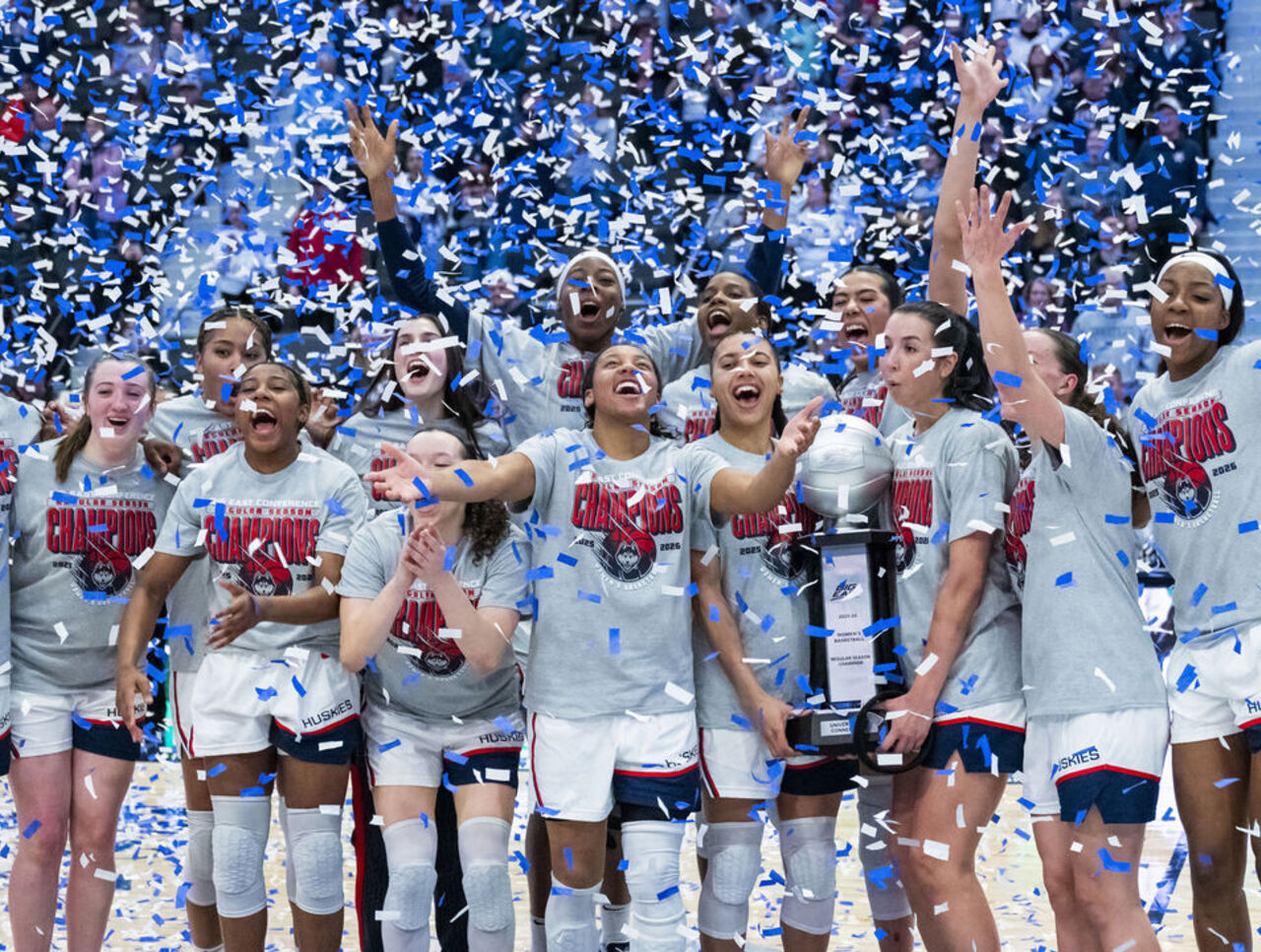 Fudd, Strong lead UConn to 46th straight victory, another 30-win season | theScore.com