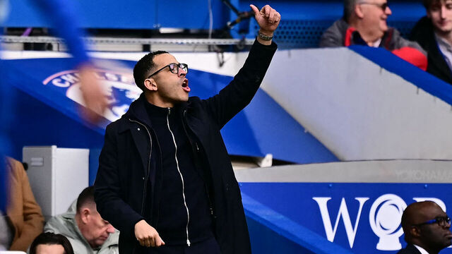 Chelsea's English head coach Liam Rosenior gestures on the touchline during the English Premier League football match between Chelsea and Burnley at Stamford Bridge in London on February 21, 2026. / RESTRICTED TO EDITORIAL USE. No use with unauthorized audio, video, data, fixture lists, club/league logos or 'live' services. Online in-match use limited to 120 images. An additional 40 images may be used in extra time. No video emulation. Social media in-match use limited to 120 images. An additional 40 images may be used in extra time. No use in betting publications, games or single club/league/player publications. /