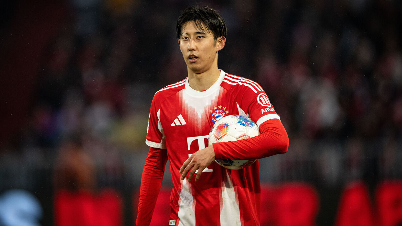MUNICH, GERMANY - FEBRUARY 21: Hiroki Ito of FC Bayern Muenchen holds the ball during the Bundesliga match between FC Bayern München and Eintracht Frankfurt at Allianz Arena on February 21, 2026 in Munich, Germany.