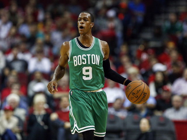 Report: Celtics' Rondo seeking max, GM Ainge weighing options