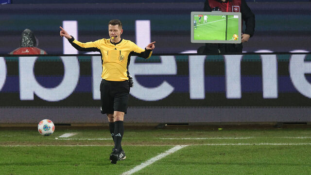 BOCHUM, GERMANY - FEBRUARY 20: Referee Patrick Ittrich gestures after looking at the VAR monitor during the 2. Bundesliga match between VfL Bochum 1848 and 1. FC Nürnberg at Vonovia Ruhrstadion on February 20, 2026 in Bochum, Germany.