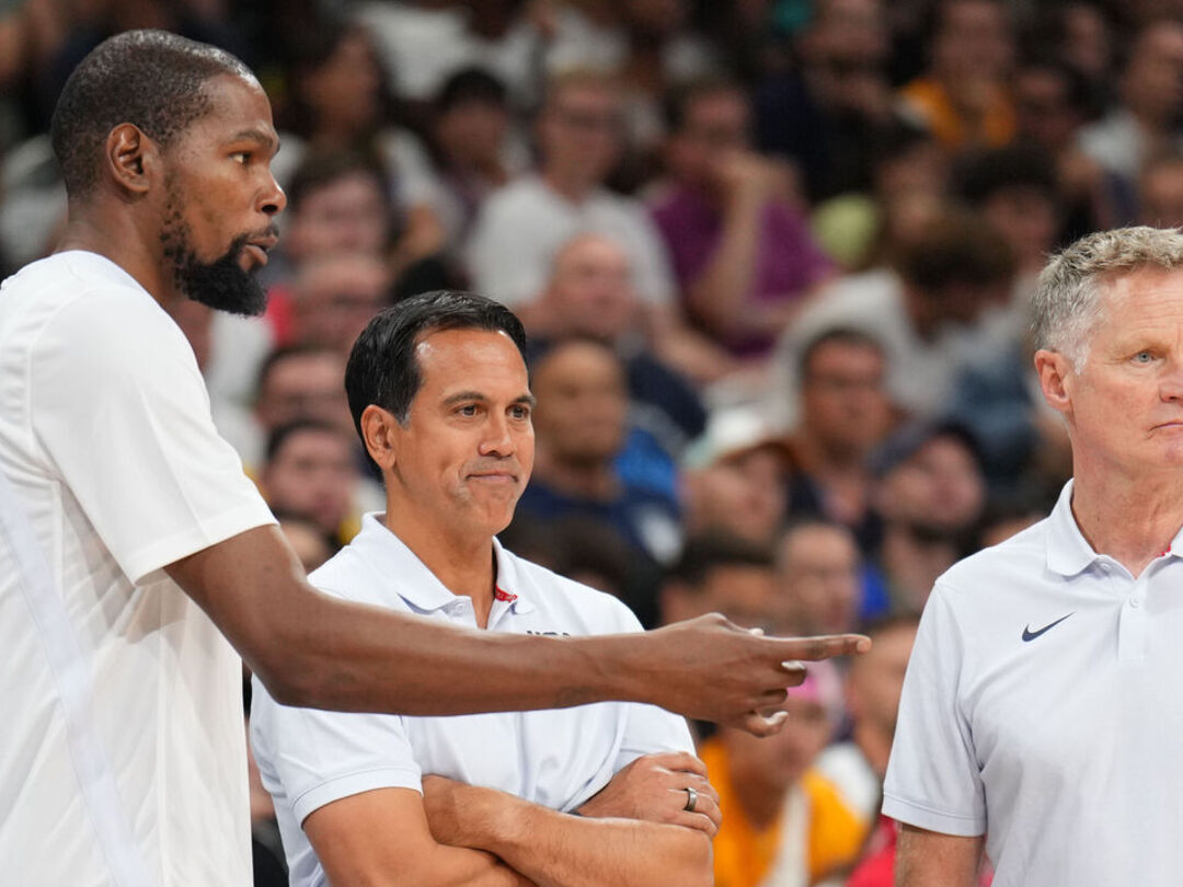 lebron james and heckler