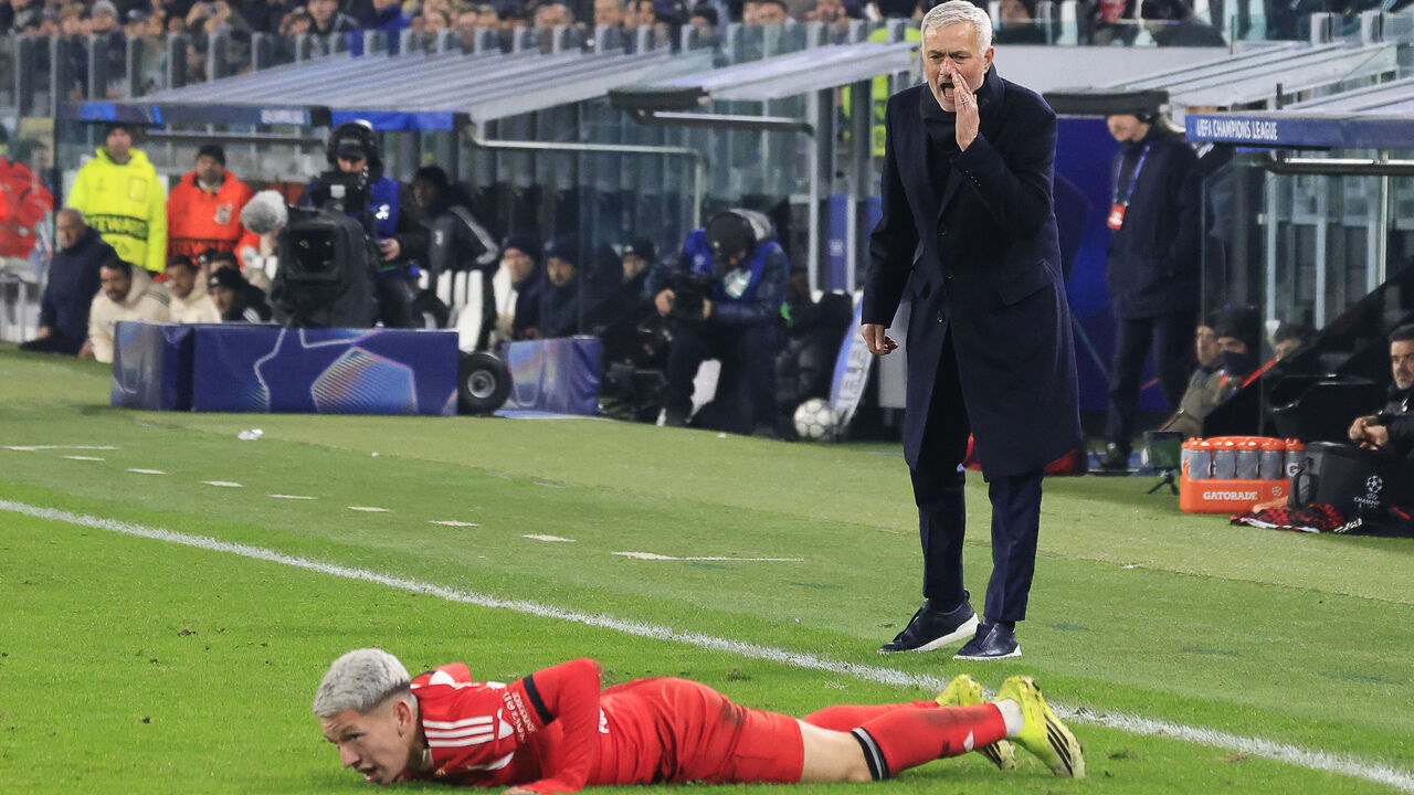 TURIN, ITALY, JANUARY 21: Jose Mourinho (R), head coach of Benfica, gives instructions to his player Gianluca Prestianni (L) during the League phase UEFA Champions League football match between Juventus and Benfica at the Juventus Stadium in Turin, Italy, on January 21, 2026.