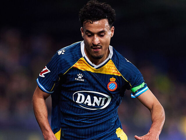 VILLARREAL, SPAIN - FEBRUARY 09: Oman El Hilali of RCD Espanyol de Barcelona runs with the ball during the LaLiga EA Sports match between Villarreal CF and RCD Espanyol de Barcelona at Estadio de la Ceramica on February 09, 2026 in Villarreal, Spain.