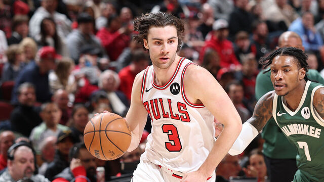 CHICAGO, IL - MARCH 1: Josh Giddey #3 of the Chicago Bulls dribbles the ball during the game against the Milwaukee Bucks on March 1, 2026 at United Center in Chicago, Illinois. Mandatory Copyright Notice: Copyright 2026 NBAE