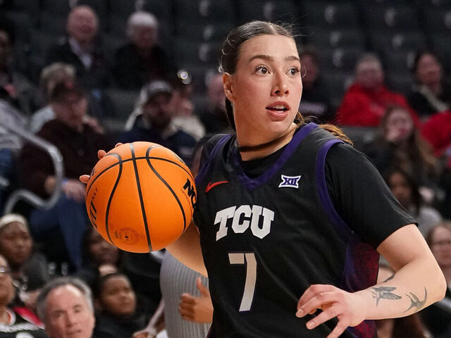 CINCINNATI, OHIO - FEBRUARY 25: Marta Suarez #7 of the TCU Horned Frogs dribbles the ball in the second quarter against the Cincinnati Bearcats at Fifth Third Arena on February 25, 2026 in Cincinnati, Ohio.
