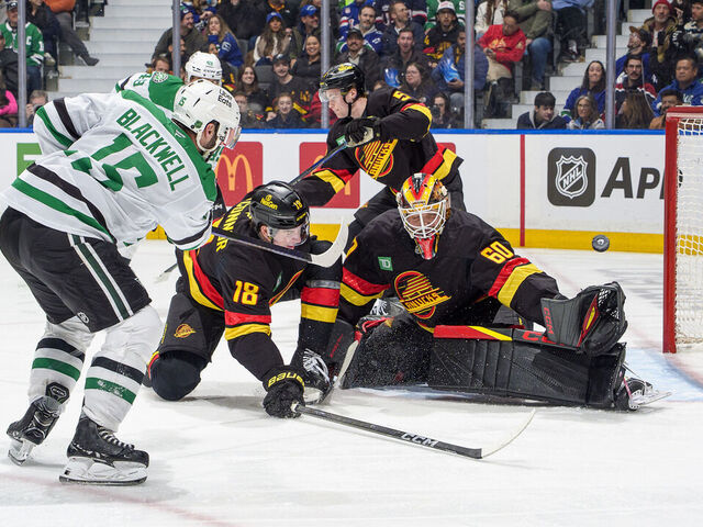 Stars Crush Canucks for Record 9th Win Streak