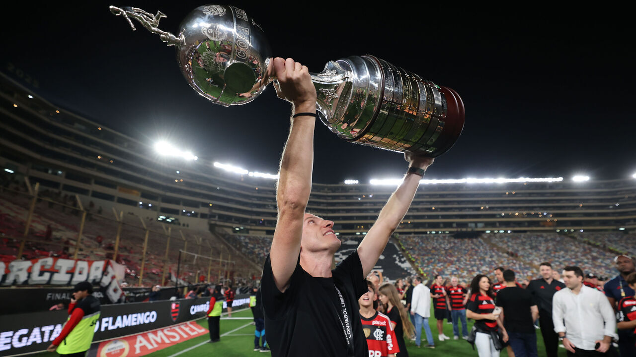 LIMA, PERU - NOVEMBER 29: Filipe Luis, Head Coach of Flamengo, celebrates with the trophy after winning the 2025 Copa CONMEBOL Libertadores Final match between Palmeiras and Flamengo at Estadio Monumental on November 29, 2025 in Lima, Peru.